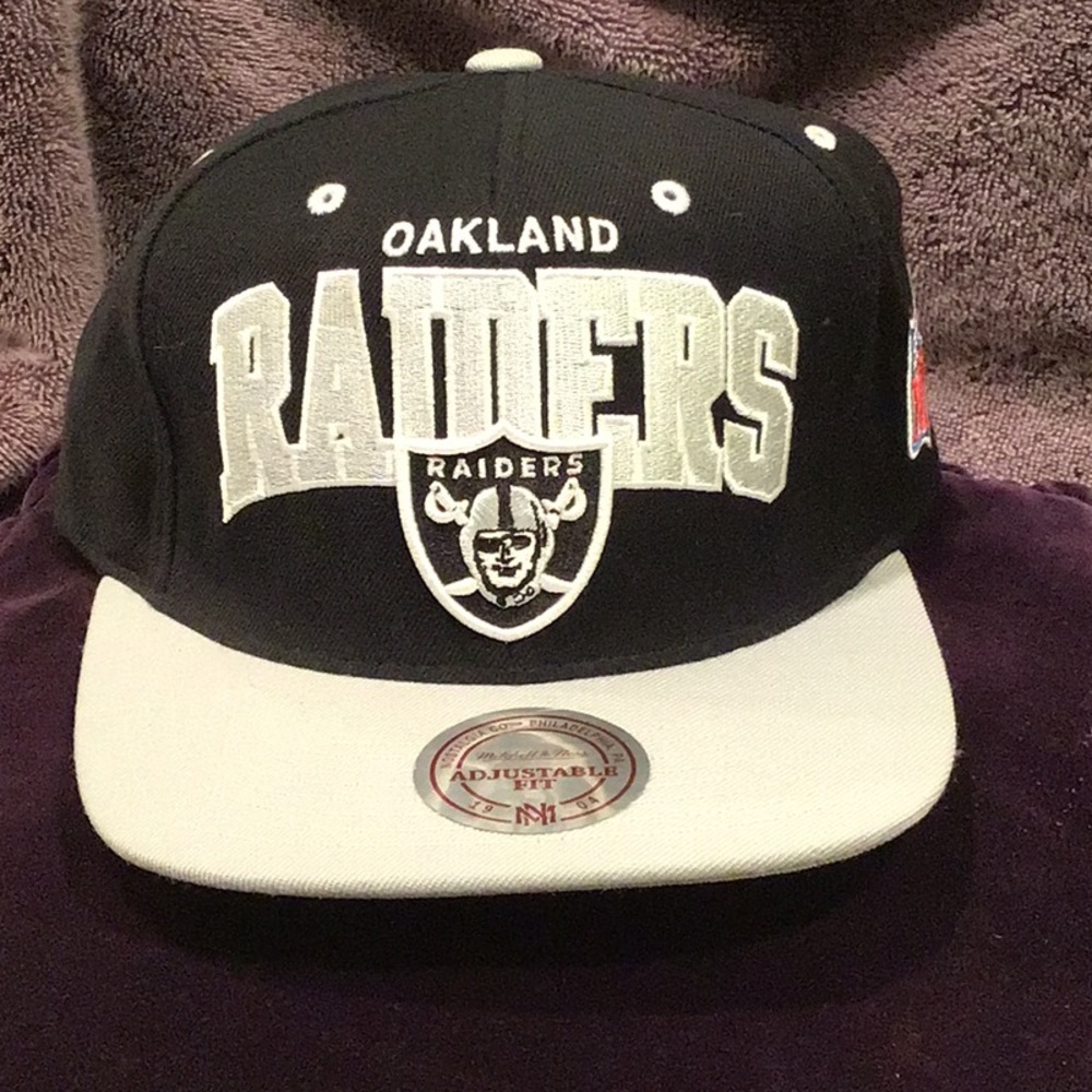 Mitchell & Ness Oakland Raiders newer conditions hat